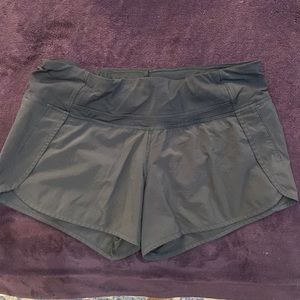 Lululemon size 6 black running shorts